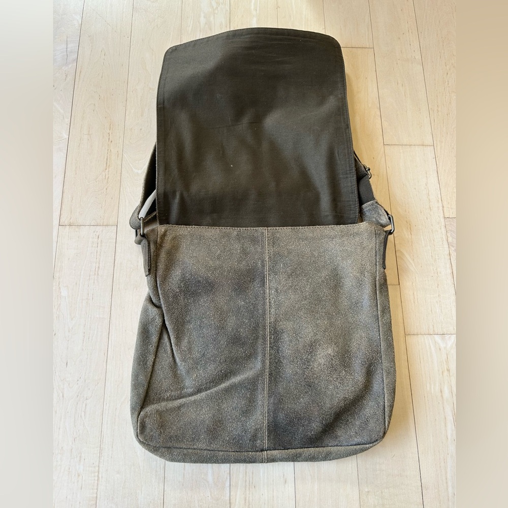 Distressed Leather Army Brown/Green Flap Messenger Bag - Picture 2 of 8